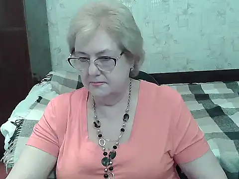 Snapshot of Renata62011 chatting on July 6, 12:24 pm Renata62011 online show from July 6, 12:24 pm