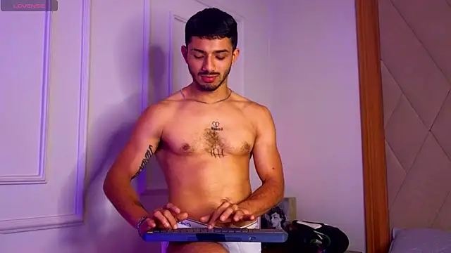 Snapshot of ArturoCardona_ chatting on January 16, 2:15 am ArturoCardona online show from January 16, 2:15 am