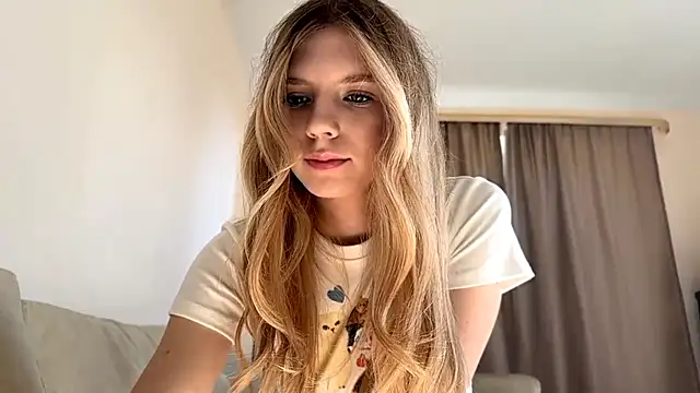 FruityXo online show from October 13, 11:54 am