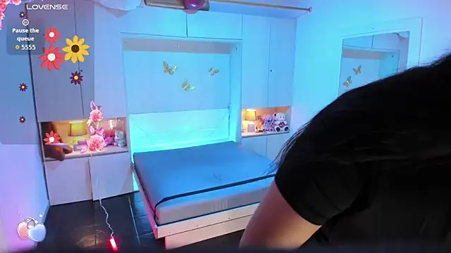 LilyWhitney online show from March 31, 8:20 pm