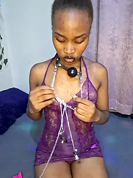 Snapshot of FionaKeith10103 chatting on June 16, 10:34 pm FionaKeith10103 online show from June 16, 10:34 pm