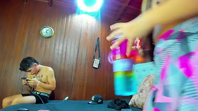 dereck and julie online show from October 29, 9:38 pm