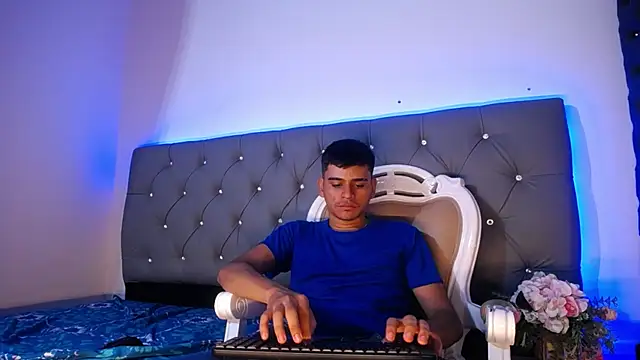 Charlie Cock  online show from October 29, 4:26 am