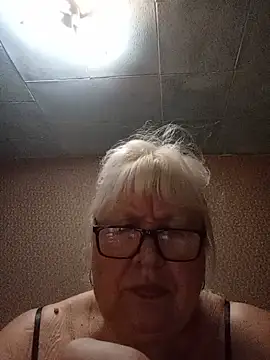 Snapshot of Alexia64231 chatting on July 9, 1:53 am Alexia64231 online show from July 9, 1:53 am