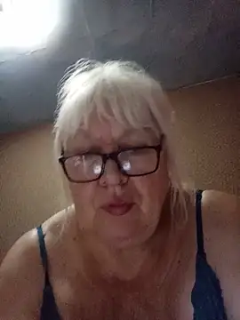 Snapshot of Alexia64231 chatting on July 13, 4:32 pm Alexia64231 online show from July 13, 4:32 pm
