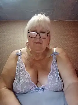 Snapshot of Alexia64231 chatting on July 17, 1:56 am Alexia64231 online show from July 17, 1:56 am