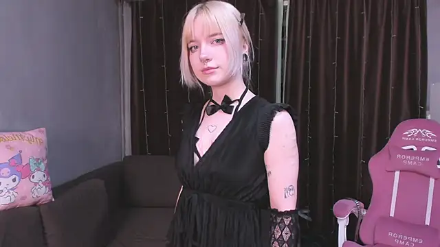 godlikegirlyy online show from October 11, 3:32 pm