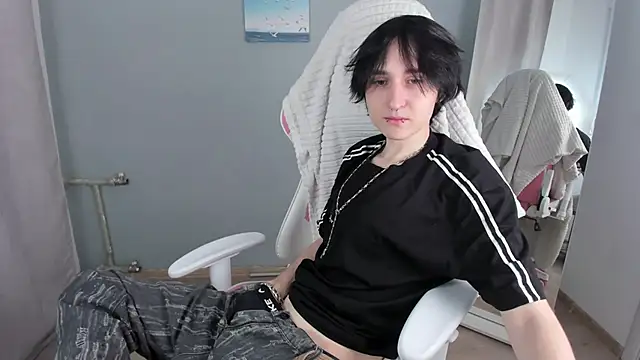 Noah Hilles online show from September 25, 2:21 pm