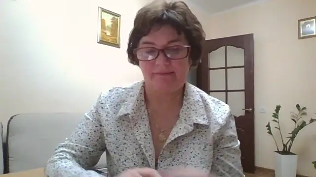 Snapshot of Galina56301 chatting on October 28, 7:27 pm Galina56301 online show from October 28, 7:27 pm
