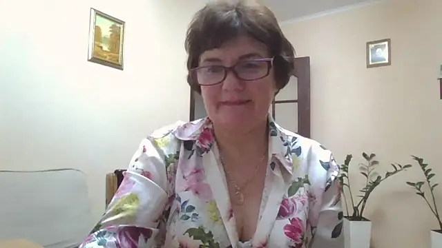 Snapshot of Galina56301 chatting on November 17, 3:29 pm Galina56301 online show from November 17, 3:29 pm