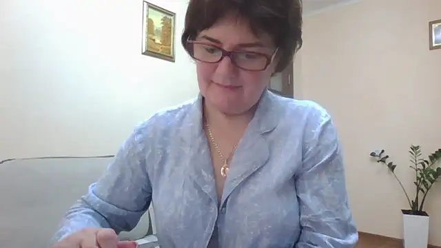 Snapshot of Galina56301 chatting on December 18, 11:38 am Galina56301 online show from December 18, 11:38 am