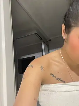 Snapshot of LuluMonroe_Eup chatting on February 13, 3:24 am LuluMonroe Eup online show from February 13, 3:24 am