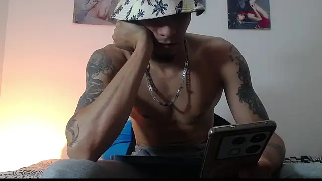 Daniel laverde online show from October 26, 3:12 am