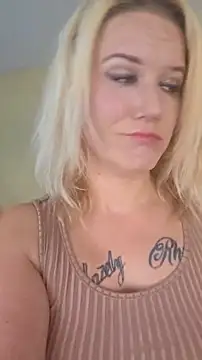 RhondaRump online show from November 12, 5:35 pm