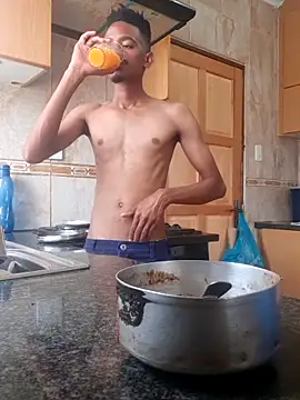 Snapshot of gemini_loops chatting on February 18, 10:00 am gemini loops online show from February 18, 10:00 am