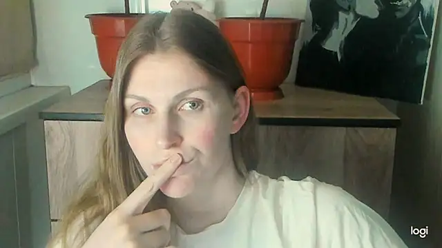 JuliaMuuun online show from May 11, 9:45 pm