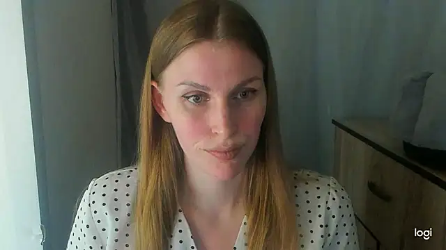 Snapshot of JuliaMuuun chatting on June 7, 8:01 pm JuliaMuuun online show from June 7, 8:01 pm