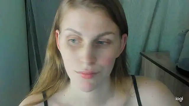 Snapshot of JuliaMuuun chatting on June 24, 9:47 pm JuliaMuuun online show from June 24, 9:47 pm