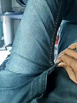 Snapshot of Fit_Guy143 chatting on September 17, 4:47 am Fit Guy143 online show from September 17, 4:47 am