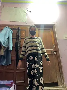 Snapshot of Sandhya_77 chatting on January 17, 6:18 am Sandhya 77 online show from January 17, 6:18 am