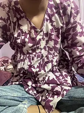 Snapshot of Sandhya_77 chatting on April 16, 6:25 am Sandhya 77 online show from April 16, 6:25 am