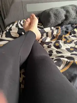 feetwithlottielou online show from October 11, 12:47 pm