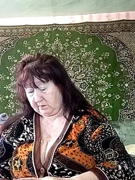 Snapshot of CrystalLime6411 chatting on February 2, 10:25 am CrystalLime6411 online show from February 2, 10:25 am