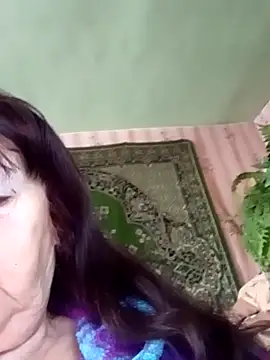 Snapshot of CrystalLime6411 chatting on February 6, 7:56 am CrystalLime6411 online show from February 6, 7:56 am