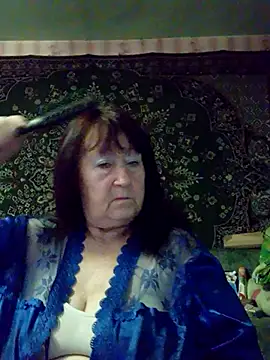 Snapshot of CrystalLime6411 chatting on February 7, 2:43 pm CrystalLime6411 online show from February 7, 2:43 pm