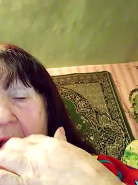 Snapshot of CrystalLime6411 chatting on February 10, 5:17 pm CrystalLime6411 online show from February 10, 5:17 pm