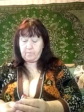 Snapshot of CrystalLime6411 chatting on February 20, 9:32 am CrystalLime6411 online show from February 20, 9:32 am