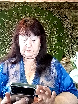 Snapshot of CrystalLime6411 chatting on March 1, 7:21 am CrystalLime6411 online show from March 1, 7:21 am