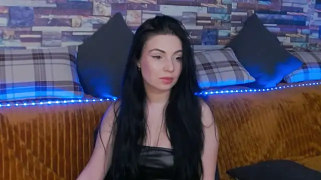 GrayLunna online show from December 16, 5:23 am