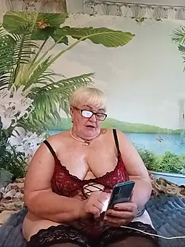 Snapshot of VioletSweet5566 chatting on July 4, 6:52 am VioletSweet5566 online show from July 4, 6:52 am