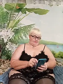 Snapshot of VioletSweet5566 chatting on July 6, 7:27 am VioletSweet5566 online show from July 6, 7:27 am