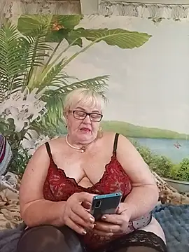 Snapshot of VioletSweet5566 chatting on July 8, 5:56 am VioletSweet5566 online show from July 8, 5:56 am