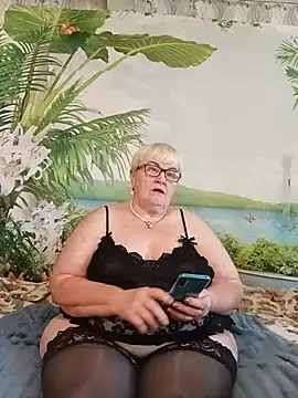 Snapshot of VioletSweet5566 chatting on July 12, 6:15 am VioletSweet5566 online show from July 12, 6:15 am