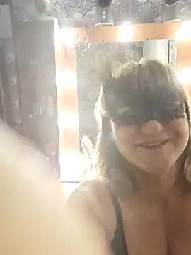 Snapshot of AliceGold5231 chatting on October 13, 7:25 pm AliceGold5231 online show from October 13, 7:25 pm