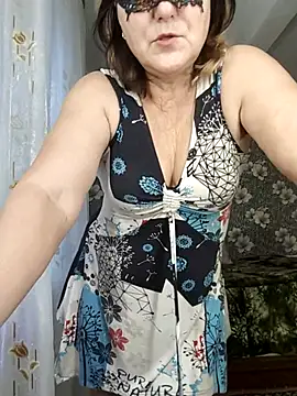 Snapshot of AliceGold5231 chatting on October 17, 5:43 am AliceGold5231 online show from October 17, 5:43 am