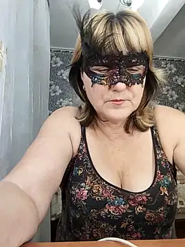 Snapshot of AliceGold5231 chatting on October 18, 8:09 pm AliceGold5231 online show from October 18, 8:09 pm