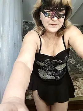 Snapshot of AliceGold5231 chatting on October 20, 5:41 am AliceGold5231 online show from October 20, 5:41 am