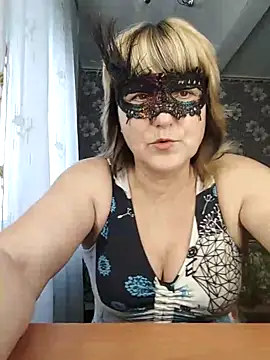 Snapshot of AliceGold5231 chatting on October 29, 6:26 am AliceGold5231 online show from October 29, 6:26 am