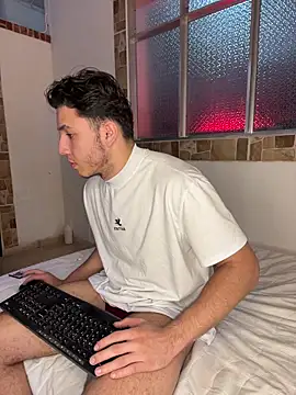 max valiant1 online show from November 7, 9:04 pm