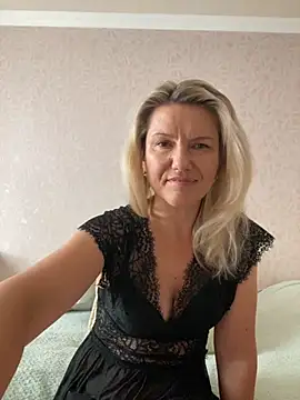 AliceSwan4011 online show from September 13, 1:44 pm