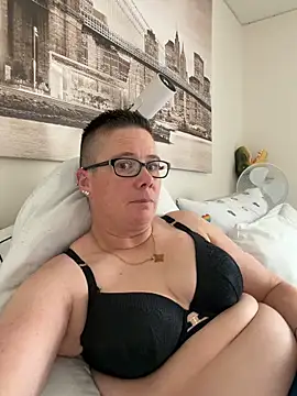 voluptuous-minx online show from May 19, 7:37 am