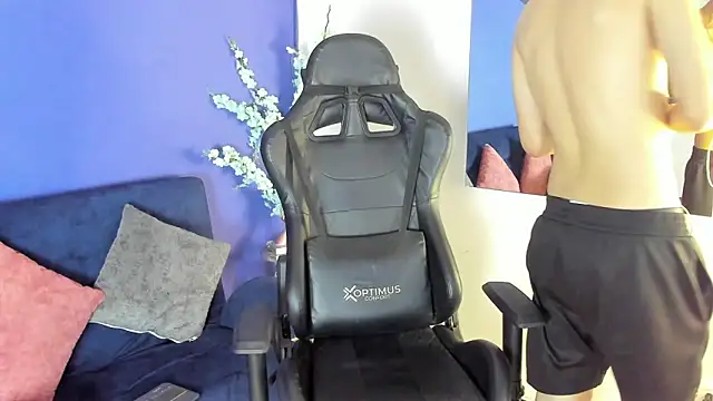 RowanCley online show from November 12, 12:16 pm