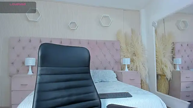 MadisonSky  online show from December 22, 12:57 pm