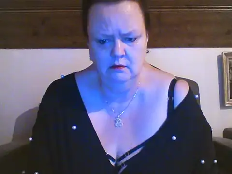 TiffanyMature online show from April 4, 8:06 pm