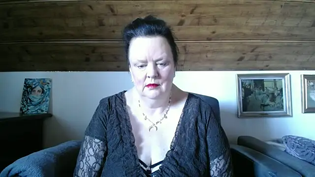 Snapshot of TiffanyMature chatting on April 25, 2:25 pm TiffanyMature online show from April 25, 2:25 pm
