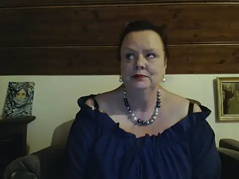 Snapshot of TiffanyMature chatting on April 30, 8:57 pm TiffanyMature online show from April 30, 8:57 pm
